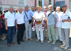 Відбулася традиційна, неофіційна в умовах воєнного стану, зустріч випускників університету минулих років.