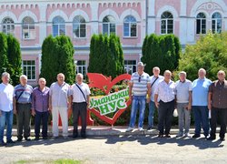 Відбулася традиційна, неофіційна в умовах воєнного стану, зустріч випускників університету минулих років.