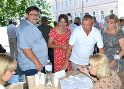 Відбулася традиційна, неофіційна в умовах воєнного стану, зустріч випускників університету минулих років.