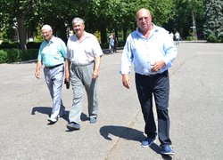 Відбулася традиційна, неофіційна в умовах воєнного стану, зустріч випускників університету минулих років.