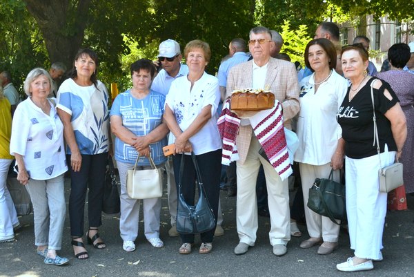 Відбулася традиційна, неофіційна в умовах воєнного стану, зустріч випускників університету минулих років.