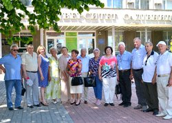 Відбулася традиційна, неофіційна в умовах воєнного стану, зустріч випускників університету минулих років.