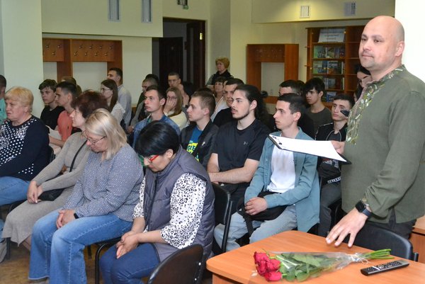 В Уманському НУС відбулася зустріч із захисником, поетом та земляком Сергієм БІДНЯЧУКОМ