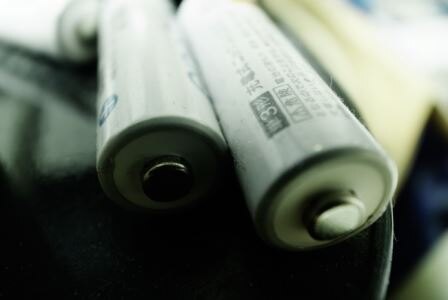 Фізики з'ясували, чому з часом зменшується ємність акумуляторів