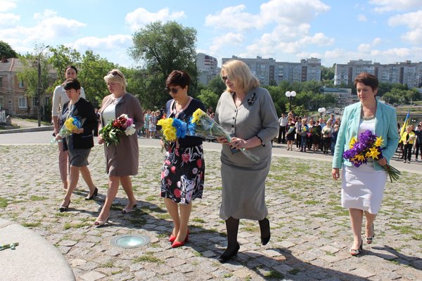 Холоне серце, як згадаю, що не в Україні поховають.