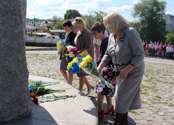Холоне серце, як згадаю, що не в Україні поховають.