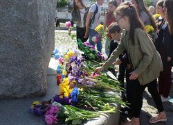 Холоне серце, як згадаю, що не в Україні поховають.