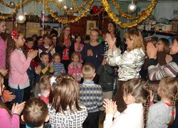 Зроби свято для малечі, якій війна лягла на плечі!