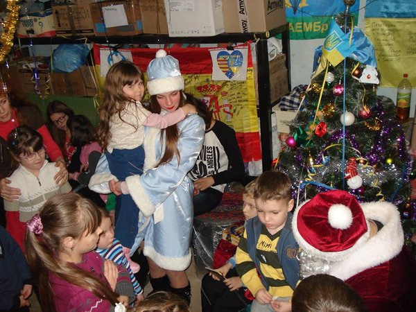 Зроби свято для малечі, якій війна лягла на плечі!