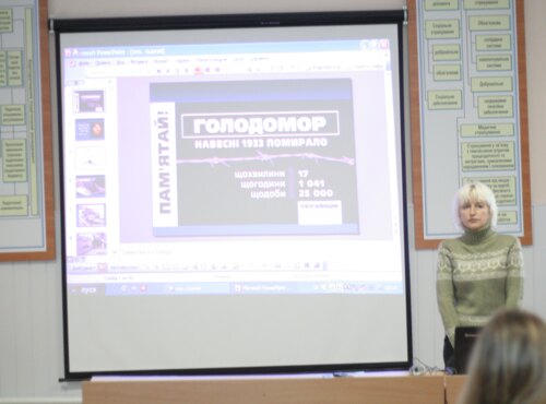 Вшанування пам'яті жертв Голодомору: виховна година на кафедрі фінансів і кредиту