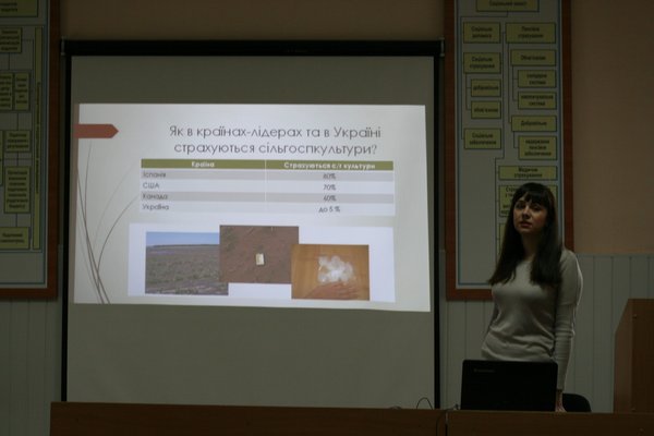 Викладач кафедри к.е.н., ст. викладач Улянич Ю.В. доповідає про світовий досвід в галузі страхування