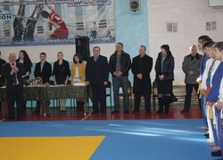 Судді вітають учасників змагань