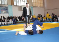Арбітр поєдинку студент факультету лісового і садово-паркового господарства Зброй Вячеслав