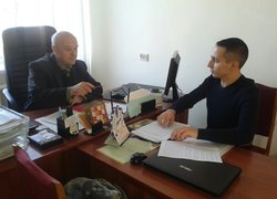 Завідувач кафедри обліку і аудиту, академік Уланчук Володимир Семенович та студент-магістрант 61-ом групи Ігор Луценко