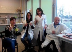 Стажери з Іспанії, Мексики та України з завідувачем кафедри професором Ошмянським у лабораторії