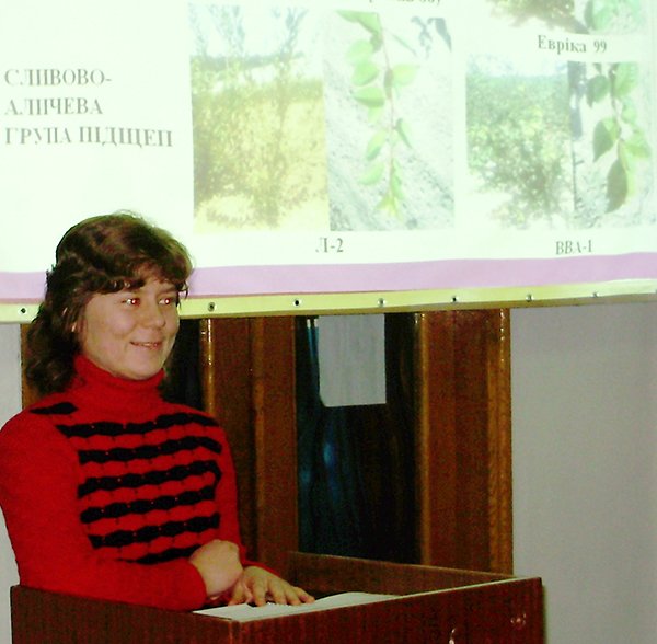 Магістрант Юлія Качур звітує за науково-виробничу практику у вітчизняних наукових установах