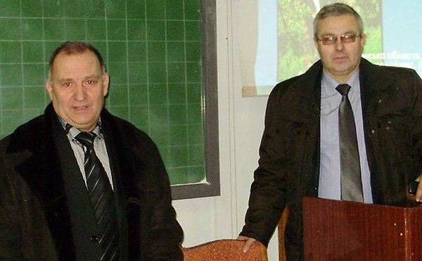 На роботу в Сумську дослідну станцію садівництва запрошують директор В. В. Фільов і науковий співробітник С. М. Чухіль