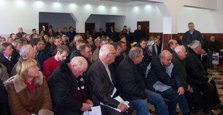 Вщерть заповнена зала семінару