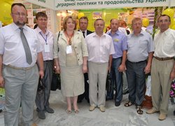 Керівники та співробітники університету на виставці
