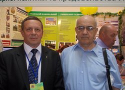 Керівник Тальянківського коледжу Віктор Крошкка та викладач Уманського агротехнічного коледжу Микола Бесараб