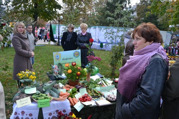 Наукову міць, навчальні досягнення та історичні традиції найстарішого ВНЗ держави із 170- річною історією – Уманського НУС – гідно представлено на Дні міста