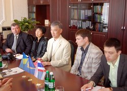 Зустріч ректора, членів ректорату, проректорів та деканів Уманського національного університету садівництва з представником технологічного університету короля Монгкута в Тонбурі, Королівство Таїланд, доктором Сірічаєм Канлаянаратом