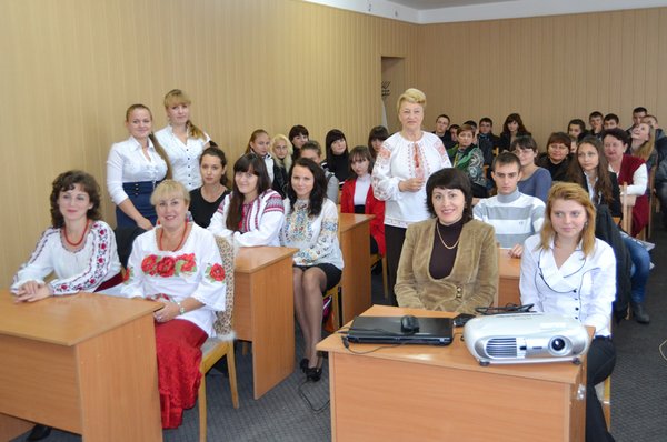 Захоплені слухачі з гостею