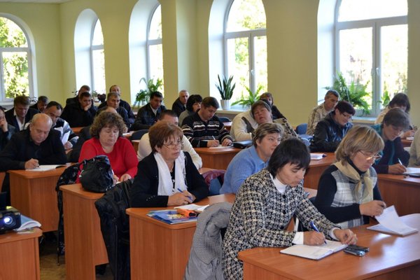 Триває навчання сільських і селищних голів в університеті (18.10.2012)