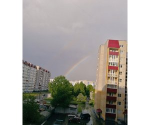 Після дощу виходить веселка