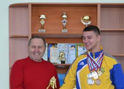 Тренер Василь Авксентійович Миронюк із чемпіоном