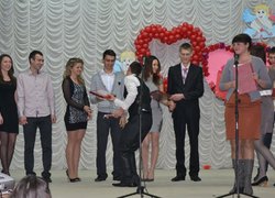Вручення солодких подарунків